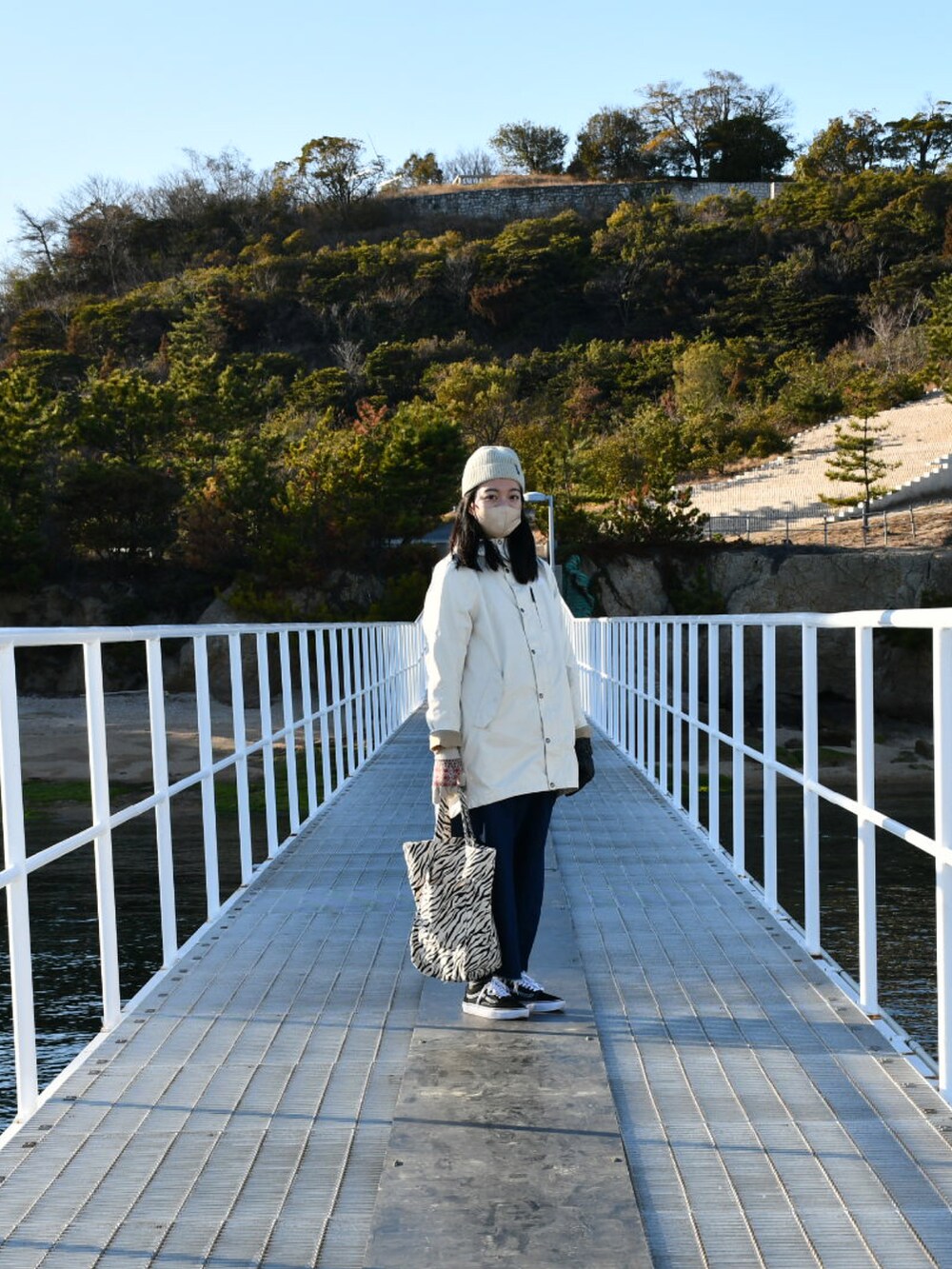 「直島、地中美術館、海邊、出遊穿搭、northface、GLOBAL WORK、VANS」｜「PUMAのアイテム（ニットキャップ/ビーニー、その他）」を使った、EuniceHuangさん（レディース・163cm）の春コーディネートの3枚目の写真