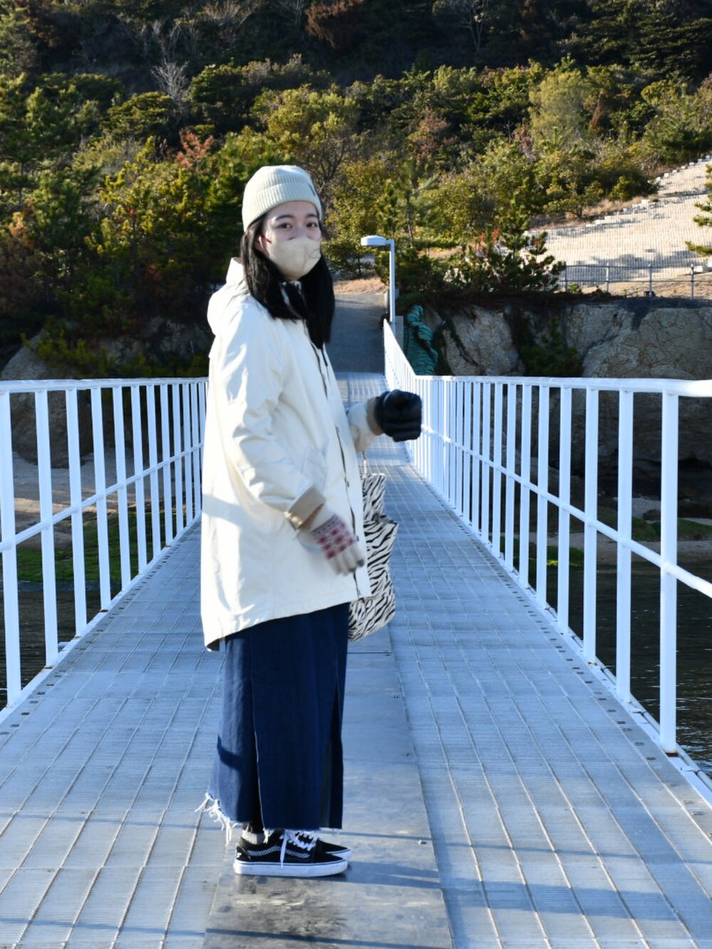 「直島、地中美術館、海邊、出遊穿搭、northface、GLOBAL WORK、VANS」｜「PUMAのアイテム（ニットキャップ/ビーニー、その他）」を使った、EuniceHuangさん（レディース・163cm）の春コーディネートの2枚目の写真