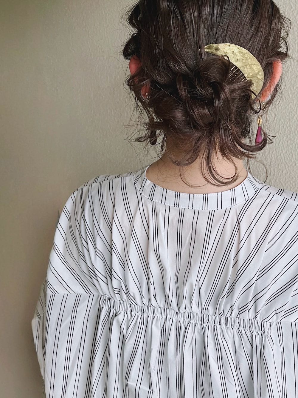 「オトナカジュアル、ブラウス、ボーダー、美容院、タイトスカート」｜「WWS×センセイカプセルのアイテム（スカート、ブルー系）」を使った、mikamoさん（レディース・158cm）の春コーディネートの2枚目の写真