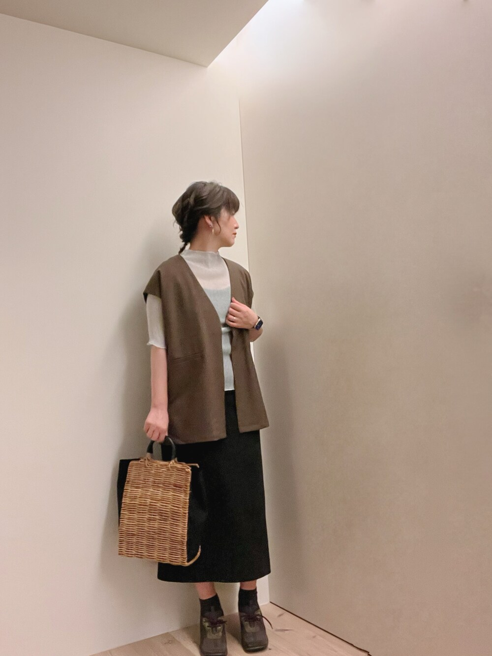 「美容院帰り、ベスト、シアートップス、ヘアアレンジ、ヘアアクセサリー」｜「Babの【WEB限定】カラーレスベスト / セットアップ（ベスト、ブラウン系）」を使った、mikamoさん（レディース・158cm）の夏コーディネートの2枚目の写真