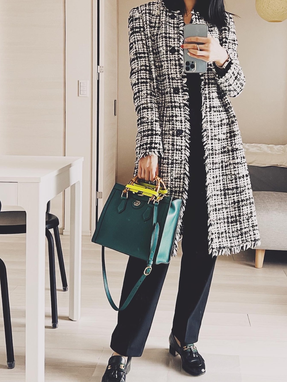 theory luxeのノーカラージャケットを使った人気ファッション