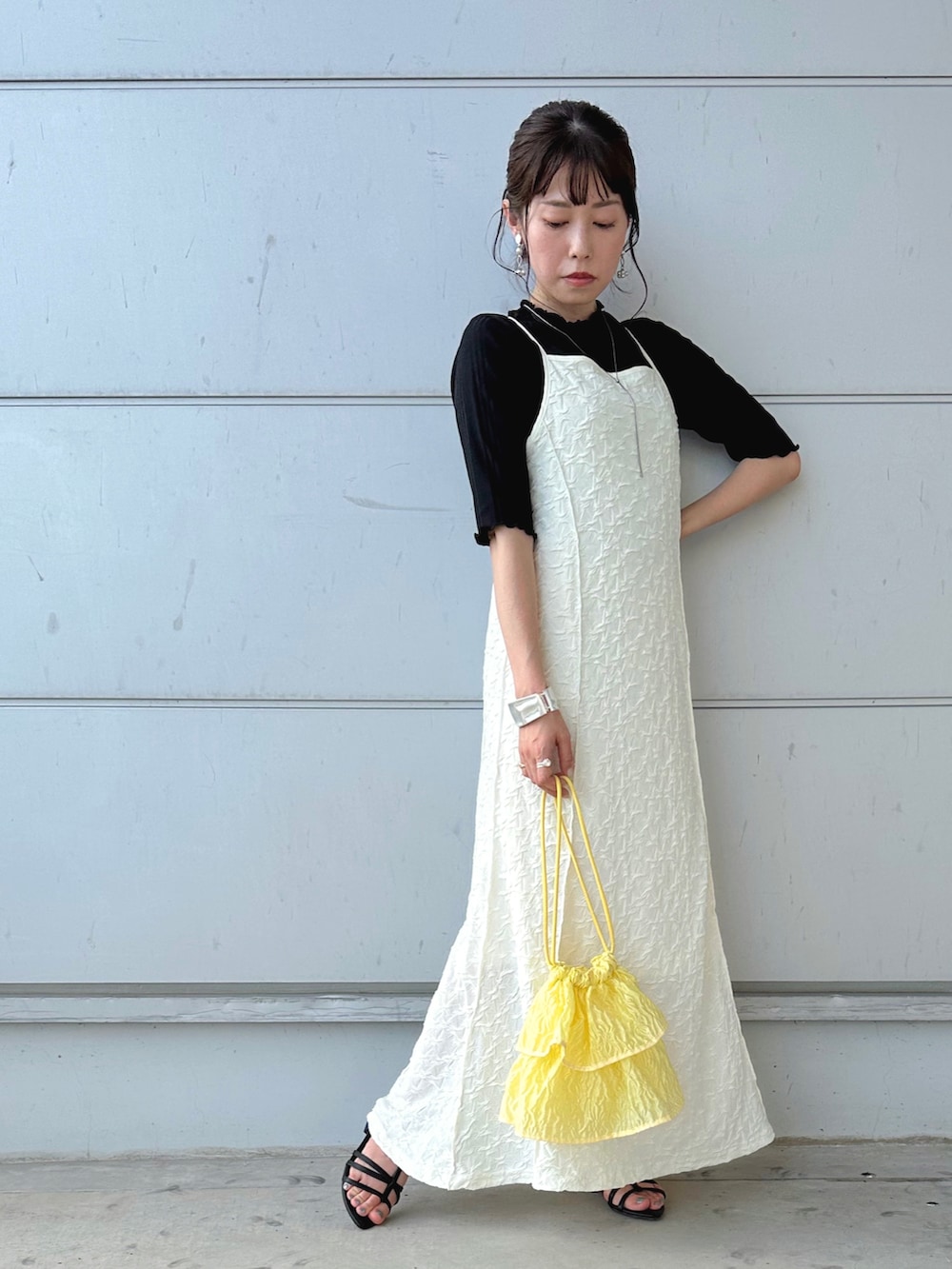 「オトナ女子、キャミワンピ、モノトーン、楽チンコーデ、ロングスカート、夏ファッション、アツいコーデ全部見せ、低身長コーデ、親子コーデ、親子でおそろい、低身長女子、おでかけコーデ」｜「coca（coca）のキッズ　親子お揃いストライプジャカードキャミワンピース（ワンピース、ホワイト系）」を使った、𝚈𝚞𝚖𝚒さん（レディース・150cm）の夏コーディネートの3枚目の写真