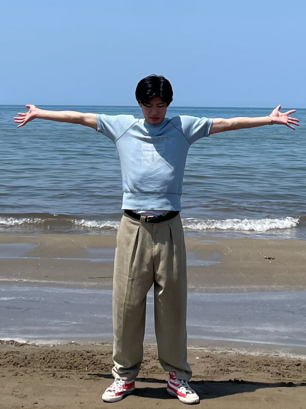 「お出かけコーデ日記、オトナカジュアル、春夏コーデ、メンズファッション、夏コーデ、スニーカーコーデ、Tシャツコーデ、プチプラ、古着好きな人と繋がりたい、休日スタイル、古着コーデ、春、淡色コーデ、トレンド、コンバース」｜「RALPH LAUREN RUGBYのアイテム（トップス、ブルー系）」を使った、コーチャンさん（メンズ・177cm）の春コーディネートの2枚目の写真