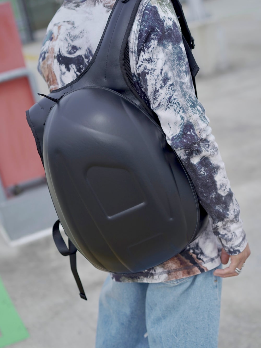「ワイドデニム、６月、DIESELららぽーと富士見、Diesel、カラーコーデ、春コーデ、デニムコーデ、ラクチンコーデ、カジュアルコーデ」｜「DIESELのメンズ Tシャツ 長袖 ヘンリーネック プルオーバー（Tシャツ/カットソー、その他）」を使った、　Ryujiさん（メンズ・168cm）の夏コーディネートの2枚目の写真