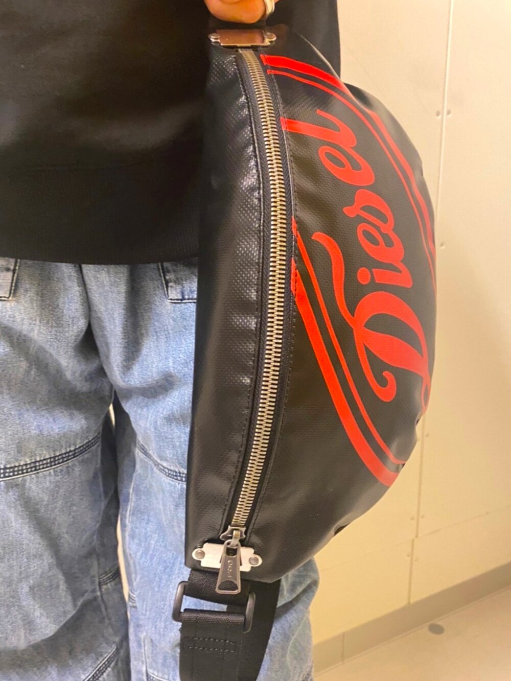 「Diesel、DIESELららぽーと富士見、ディーゼル」｜「DIESELのメンズ スウェット プルオーバー（スウェット、ブラック系）」を使った、　Ryujiさん（メンズ・168cm）の春コーディネートの2枚目の写真