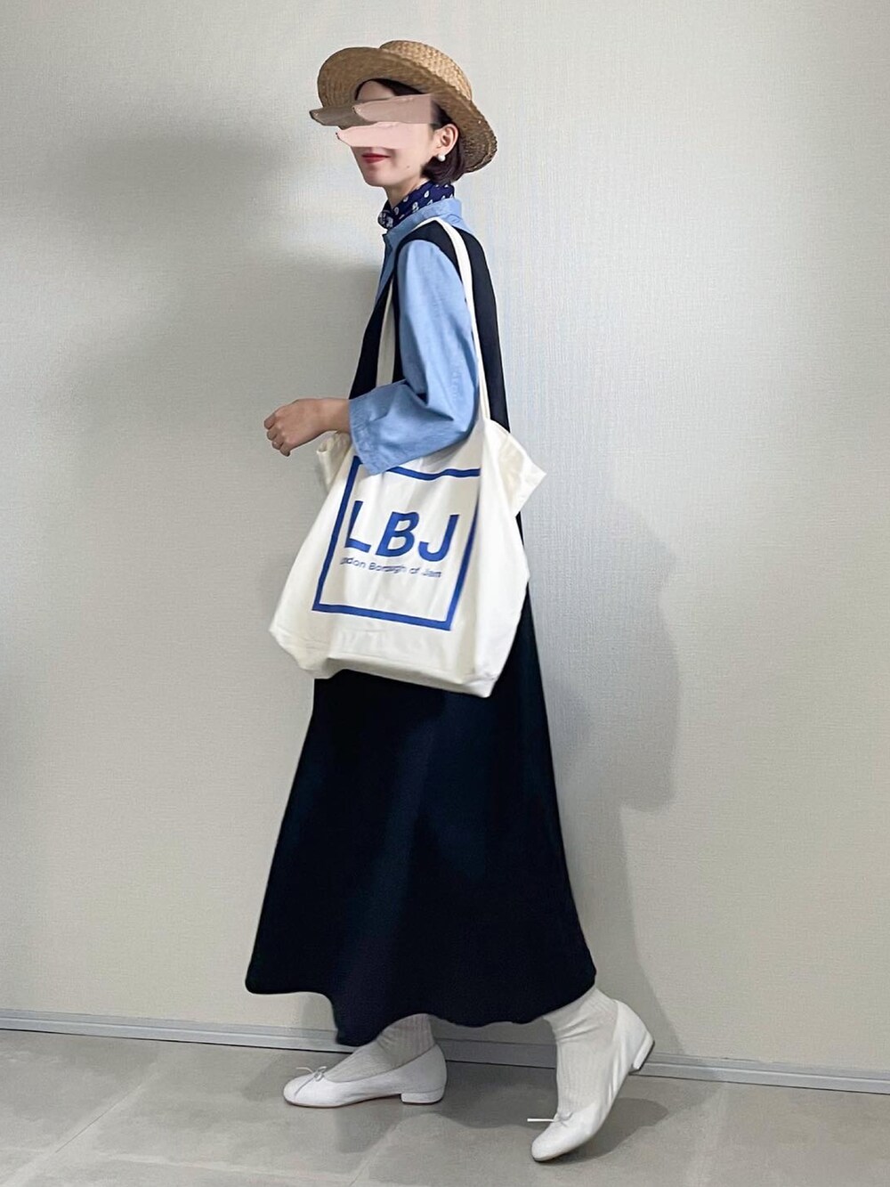 「春コーデ、麦わら帽子、カンカン帽、ワンピース、スカーフ、バンダナ、ジャンパースカート、ダンガリーシャツ、バレエシューズ、夏コーデ」｜「BEAMS BOYのCableami ×BEAMS BOY / ボーダー ハット（ハット、ベージュ系）」を使った、あさこさん（レディース・164cm）の春コーディネートの2枚目の写真