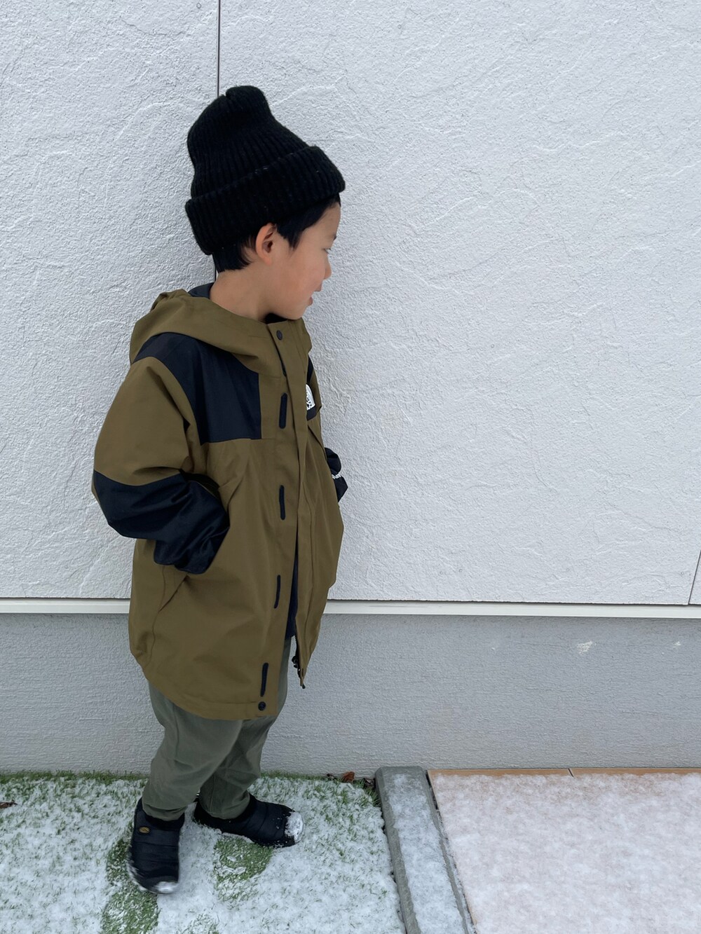 「休日スタイル、THE NORTH FACE、カジュアル、breezebysaori、keen、ニット帽、冬コーデ」｜「THE NORTH FACEのTHE NORTH FACE/ザ・ノース・フェイス キッズ ジャケット NPJ62001（その他アウター、グリーン系）」を使った、saoriさん（キッズ・171cm）の冬コーディネートの2枚目の写真