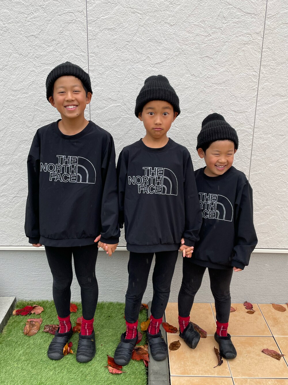 「チェック、ブラック、UNIQLO、THE NORTH FACE、keen、男の子、カジュアルコーデ、秋冬コーデ」｜「KEENのHOWSER II / ハウザー ツー（スニーカー、ブラック系）」を使った、saoriさん（キッズ・171cm）の秋コーディネートの2枚目の写真