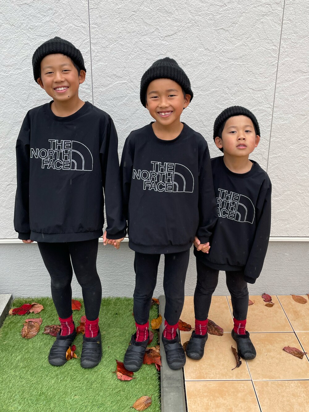 「チェック、ブラック、UNIQLO、THE NORTH FACE、keen、男の子、カジュアルコーデ、秋冬コーデ」｜「KEENのHOWSER II / ハウザー ツー（スニーカー、ブラック系）」を使った、saoriさん（キッズ・171cm）の秋コーディネートの3枚目の写真