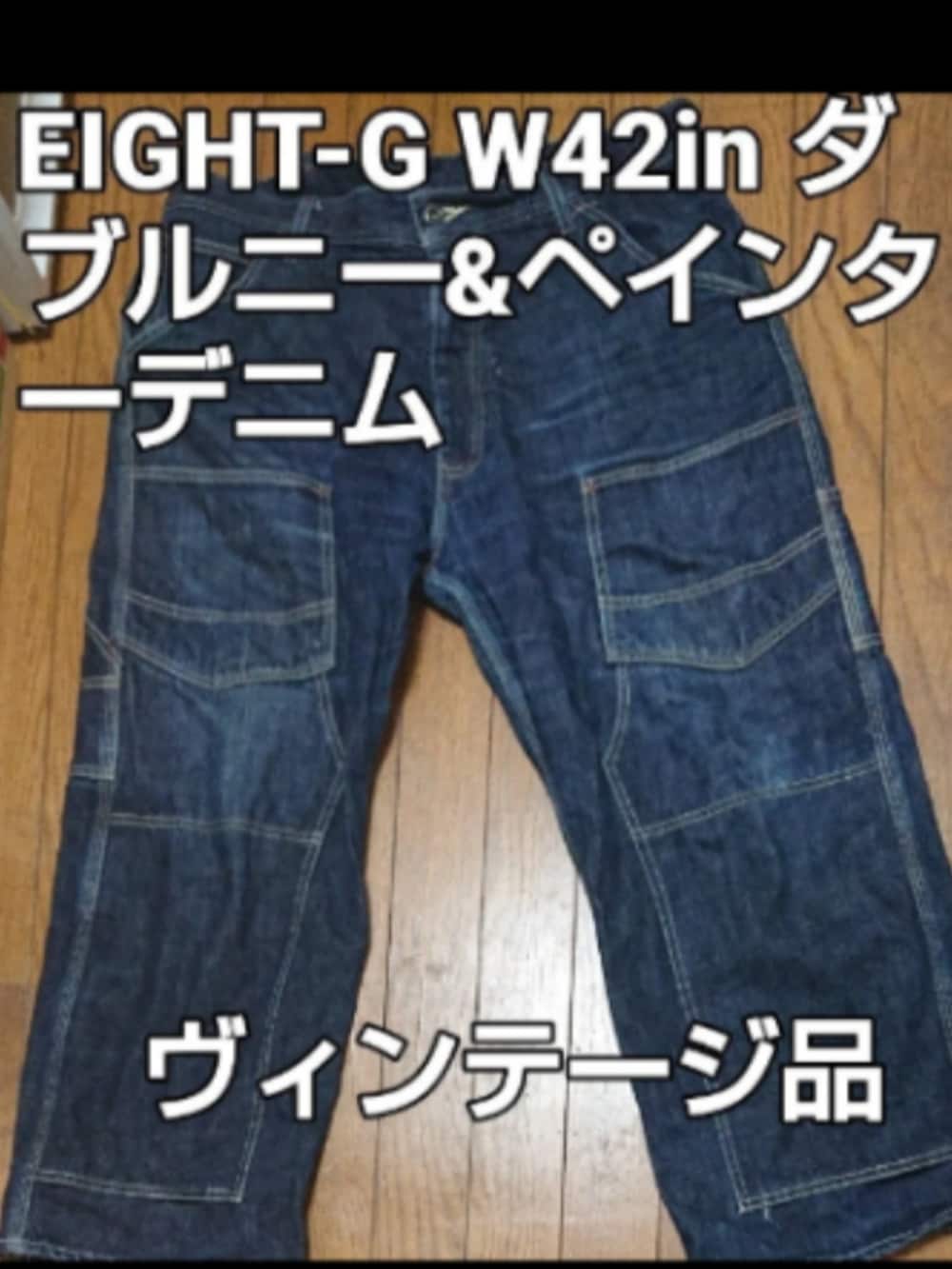 ブルー系のデニムパンツ、その他のスニーカー、ホワイト系のTシャツ/カットソーを着用したメンズの春コーディネートの5枚目の写真