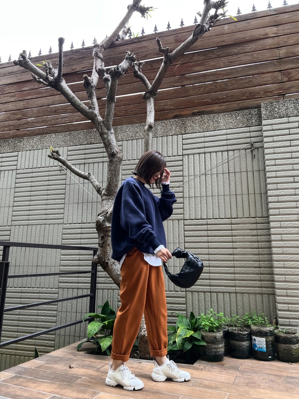 「searoomlynn、RIM.ARK、BOTTEGA VENETA、Dior」｜「searoom Lynnのアイテム（スウェット、ブルー系）」を使った、Jasmine:)さん（レディース・158cm）の冬コーディネートの3枚目の写真