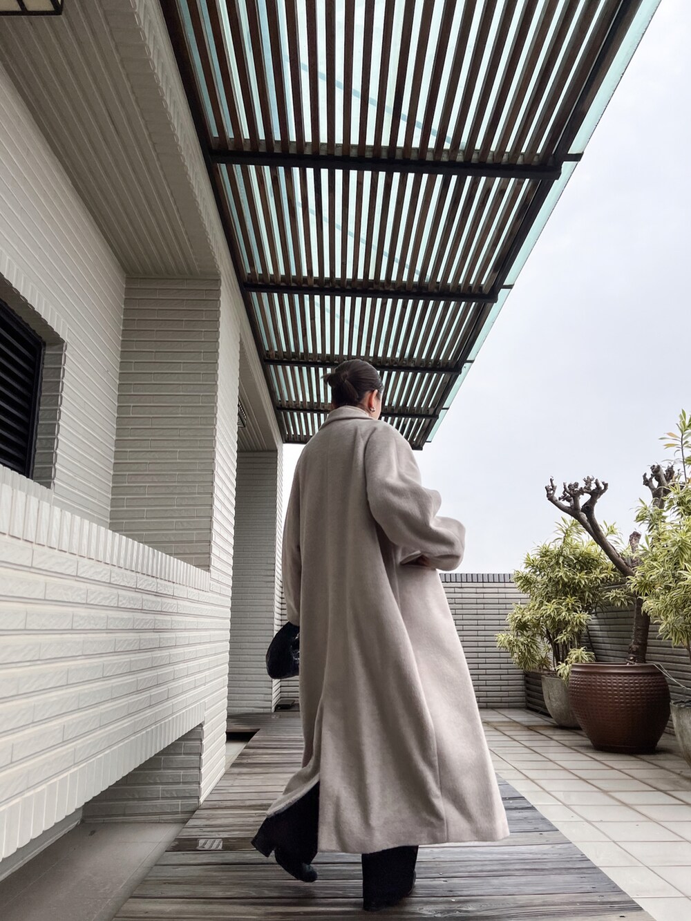 「CLANE、BOTTEGA VENETA、stylemixer」｜「CLANEのDOUBLE WOOL LONG COAT（チェスターコート、ホワイト系）」を使った、Jasmine:)さん（レディース・158cm）の春コーディネートの3枚目の写真