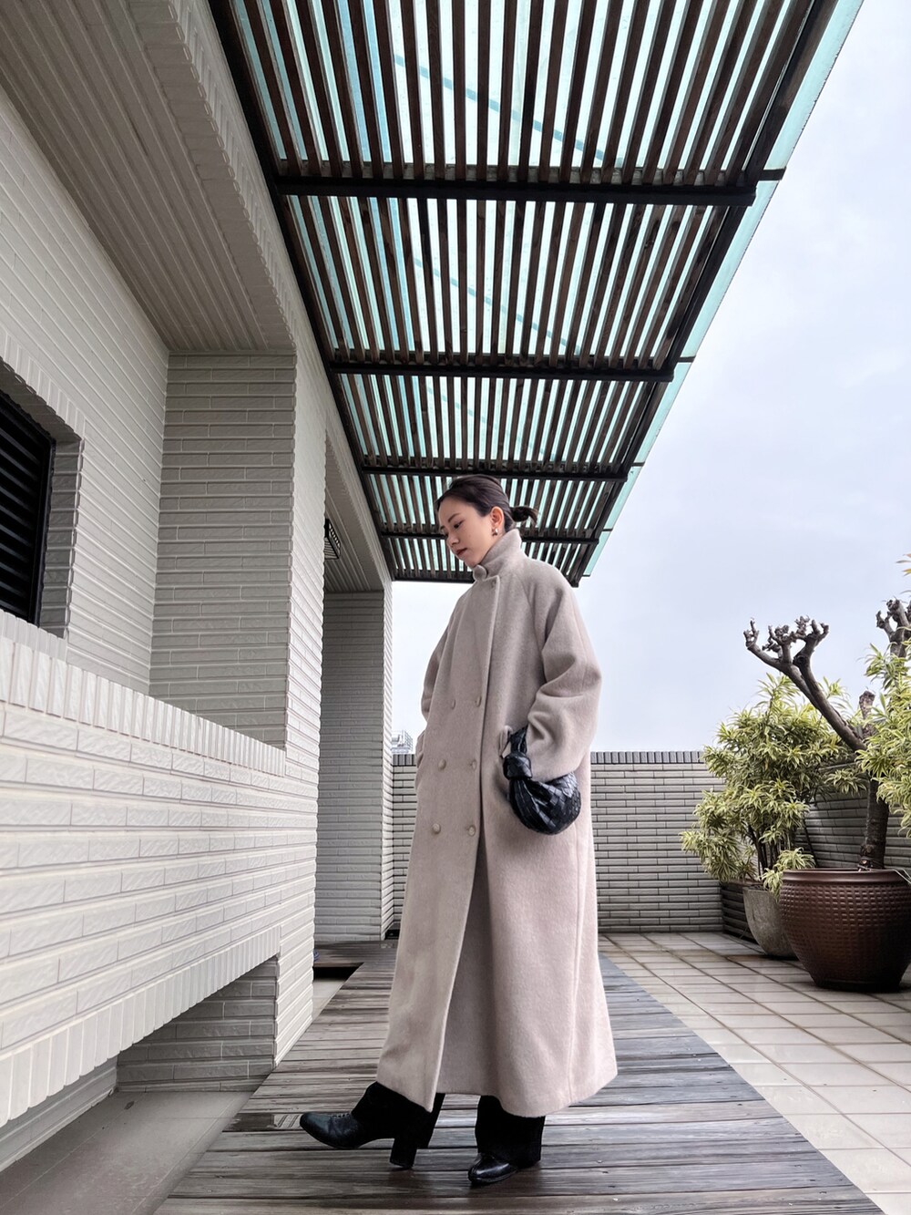 「CLANE、BOTTEGA VENETA、stylemixer」｜「CLANEのDOUBLE WOOL LONG COAT（チェスターコート、ホワイト系）」を使った、Jasmine:)さん（レディース・158cm）の春コーディネートの5枚目の写真