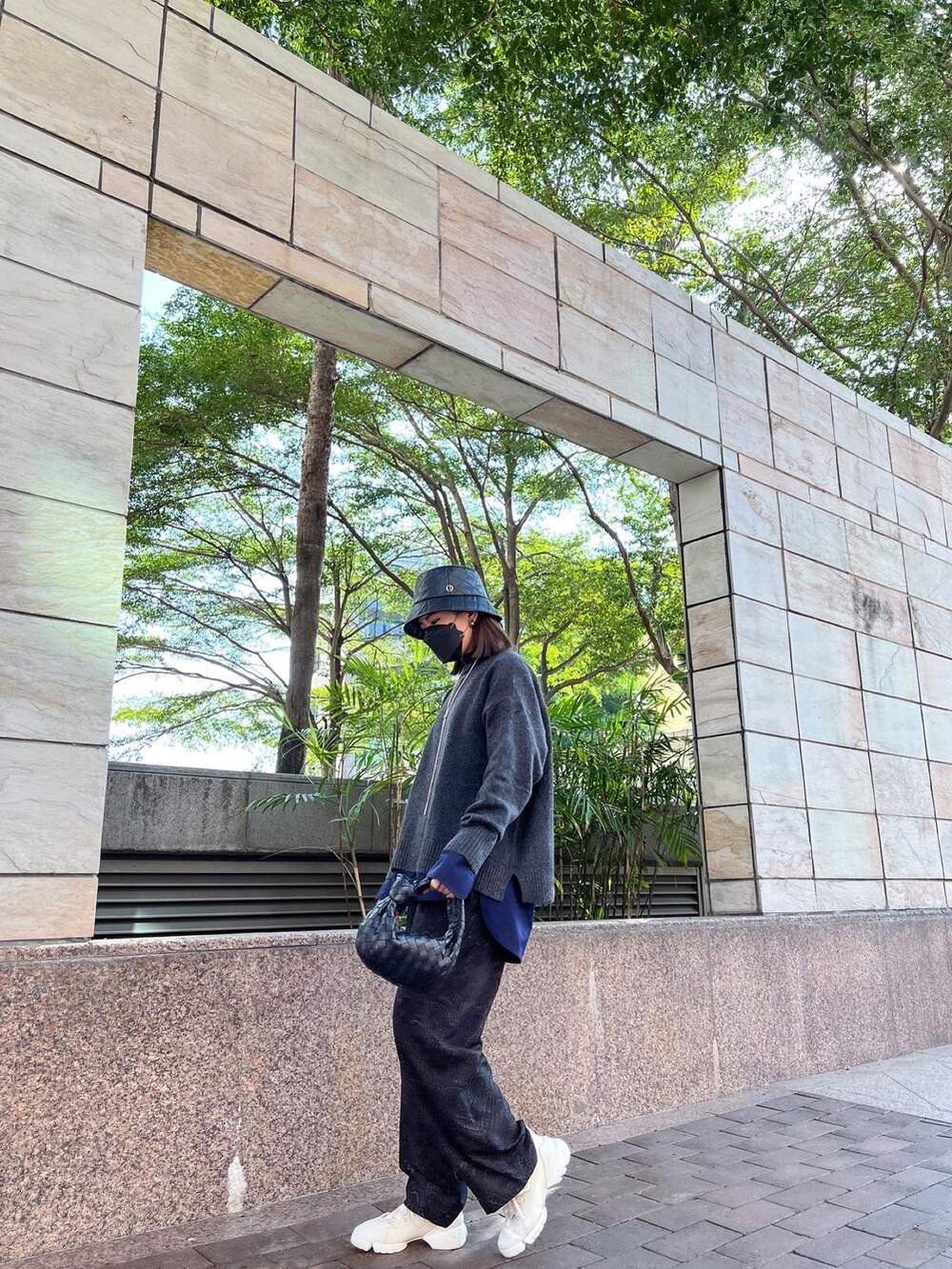 「CLANE、UNIQLO、JILSANDER、Dior、BOTTEGA VENETA」｜「Chapeau d' OのChapeau d' O Eco Leather Quilt Bucket（ハット、ブラック系）」を使った、Jasmine:)さん（レディース・158cm）の冬コーディネートの2枚目の写真