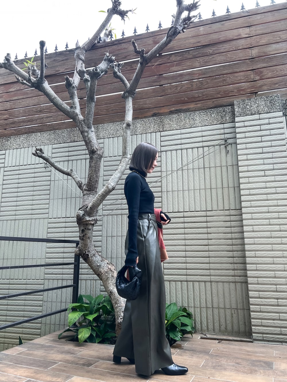 「CLANE、AcneStudios、BOTTEGA VENETA、soierie」｜「Acne Studiosのアイテム（ストール/ショール、ベージュ系）」を使った、Jasmine:)さん（レディース・158cm）の春コーディネートの2枚目の写真
