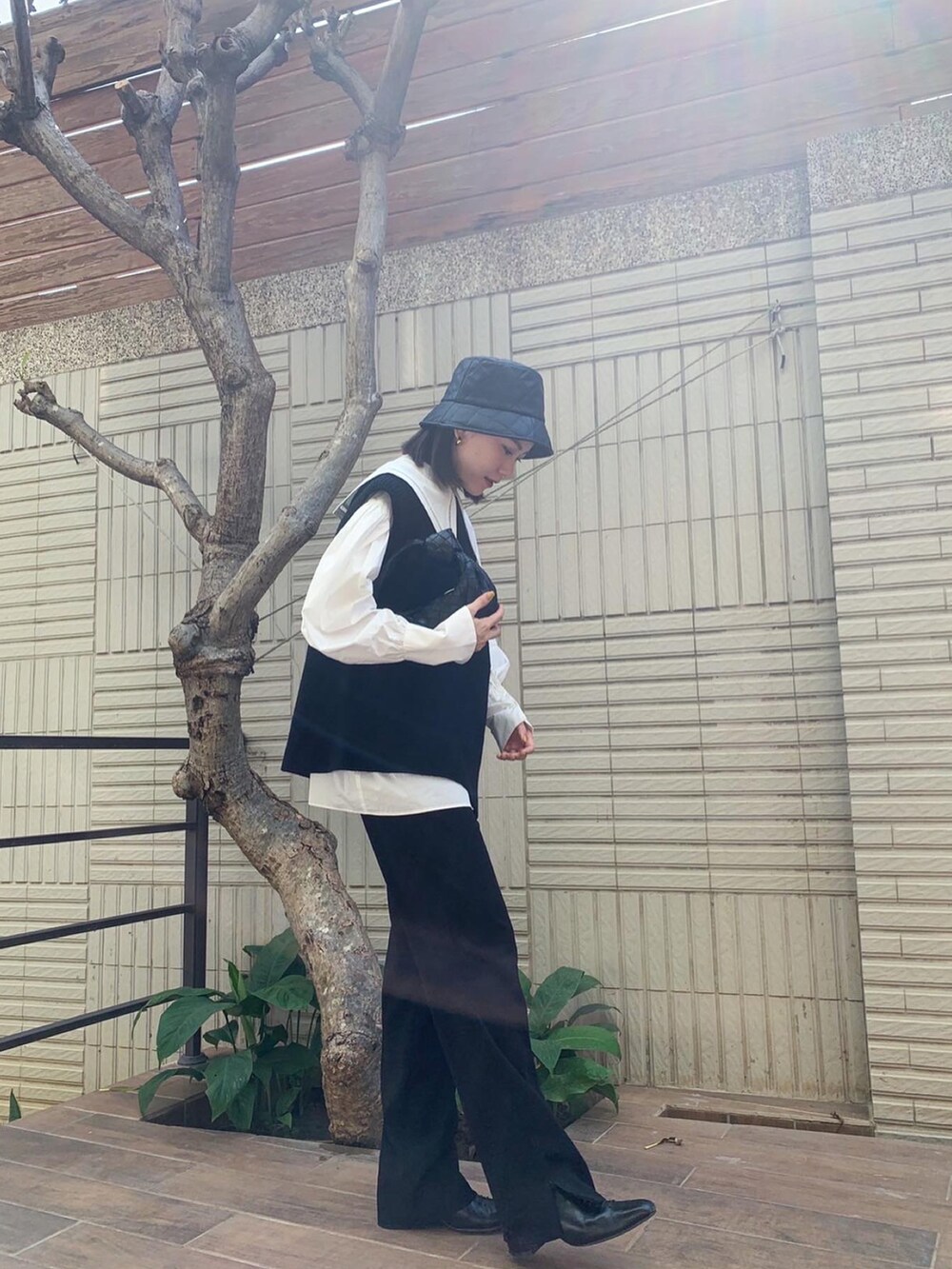 「CLANE、Chapeau d’ O、BOTTEGA VENETA」｜「Chapeau d' OのChapeau d' O Eco Leather Quilt Bucket（ハット、ブラック系）」を使った、Jasmine:)さん（レディース・158cm）の冬コーディネートの3枚目の写真