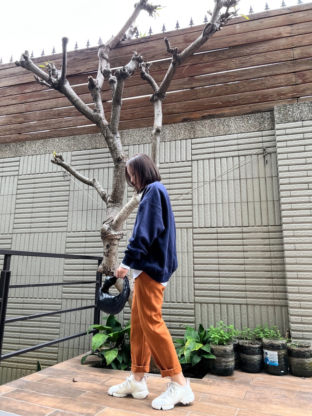 「searoomlynn、RIM.ARK、BOTTEGA VENETA、Dior」｜「searoom Lynnのアイテム（スウェット、ブルー系）」を使った、Jasmine:)さん（レディース・158cm）の冬コーディネートの2枚目の写真