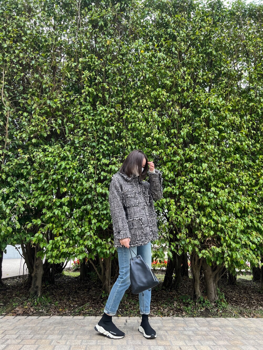 「CLANE、BALENCIAGA」｜「CLANEのアイテム（デニムパンツ、ブルー系）」を使った、Jasmine:)さん（レディース・158cm）の春コーディネートの3枚目の写真