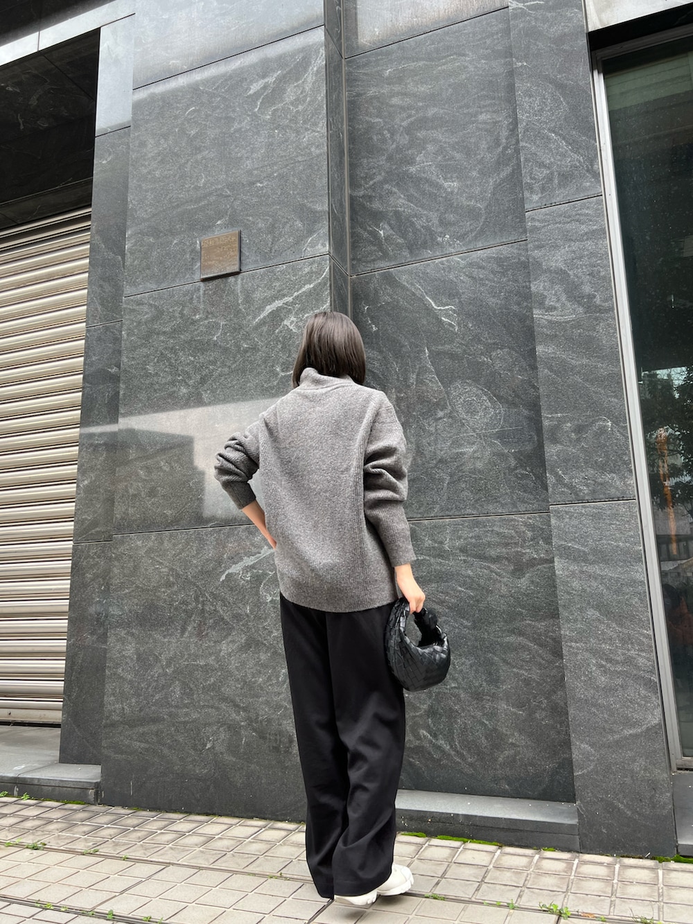 「UNIQLO、stylemixer、Dior、BOTTEGA VENETA」｜「UNIQLOのアイテム（ニット/セーター、グレー系）」を使った、Jasmine:)さん（レディース・158cm）の冬コーディネートの4枚目の写真