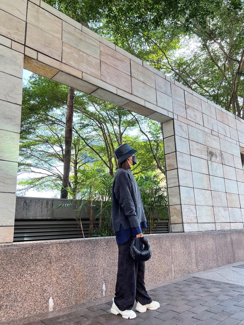 「CLANE、UNIQLO、JILSANDER、Dior、BOTTEGA VENETA」｜「Chapeau d' OのChapeau d' O Eco Leather Quilt Bucket（ハット、ブラック系）」を使った、Jasmine:)さん（レディース・158cm）の冬コーディネートの4枚目の写真