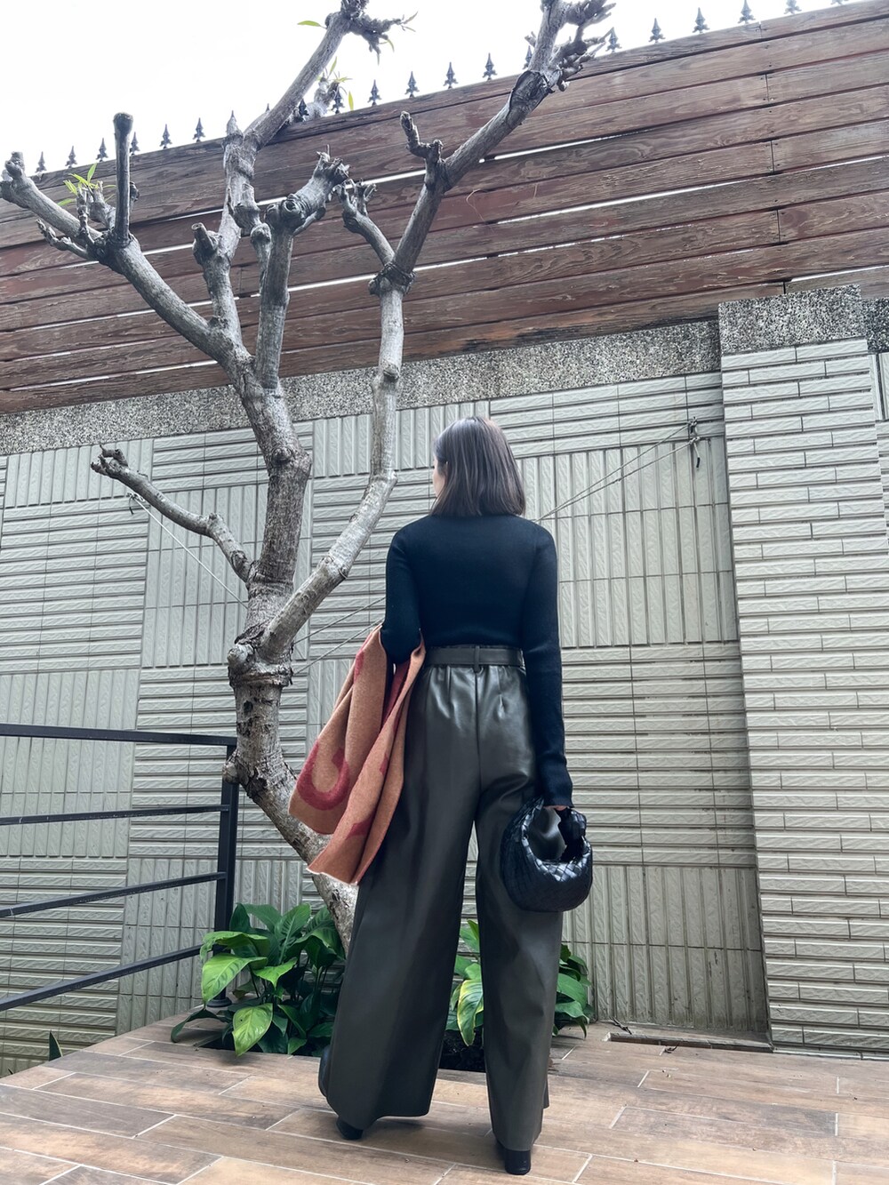 「CLANE、AcneStudios、BOTTEGA VENETA、soierie」｜「Acne Studiosのアイテム（ストール/ショール、ベージュ系）」を使った、Jasmine:)さん（レディース・158cm）の春コーディネートの3枚目の写真