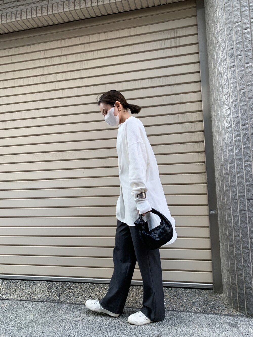 「etretokyo、mouggan、MUJI、BOTTEGA VENETA、soierie」｜「ETRE TOKYOのサーマルスキッパープルオーバー（Tシャツ/カットソー、ホワイト系）」を使った、Jasmine:)さん（レディース・158cm）の秋コーディネートの3枚目の写真