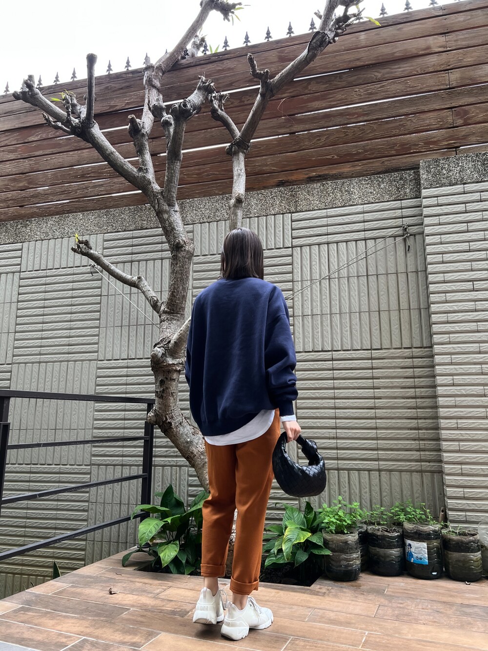 「searoomlynn、RIM.ARK、BOTTEGA VENETA、Dior」｜「searoom Lynnのアイテム（スウェット、ブルー系）」を使った、Jasmine:)さん（レディース・158cm）の冬コーディネートの4枚目の写真