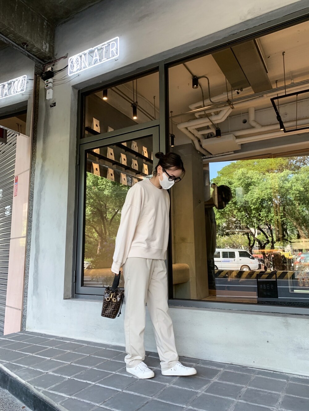 「UNIQLO、FRND、MUJI、FENDI、nothingandothers」｜「UNIQLOのアイテム（スウェット、ベージュ系）」を使った、Jasmine:)さん（レディース・158cm）の冬コーディネートの3枚目の写真
