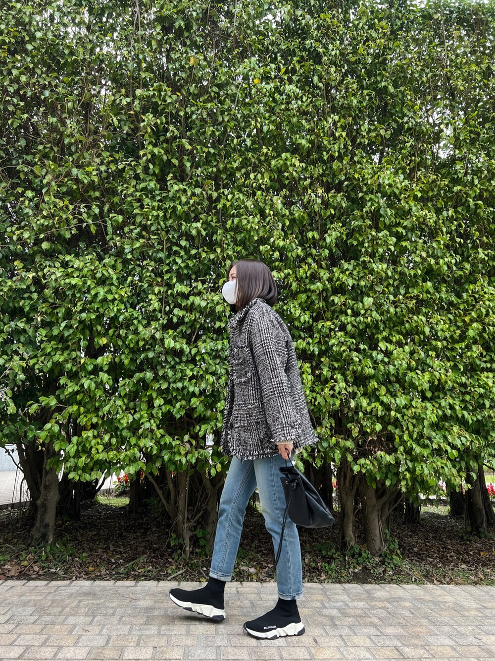 「CLANE、BALENCIAGA」｜「CLANEのアイテム（デニムパンツ、ブルー系）」を使った、Jasmine:)さん（レディース・158cm）の春コーディネートの2枚目の写真