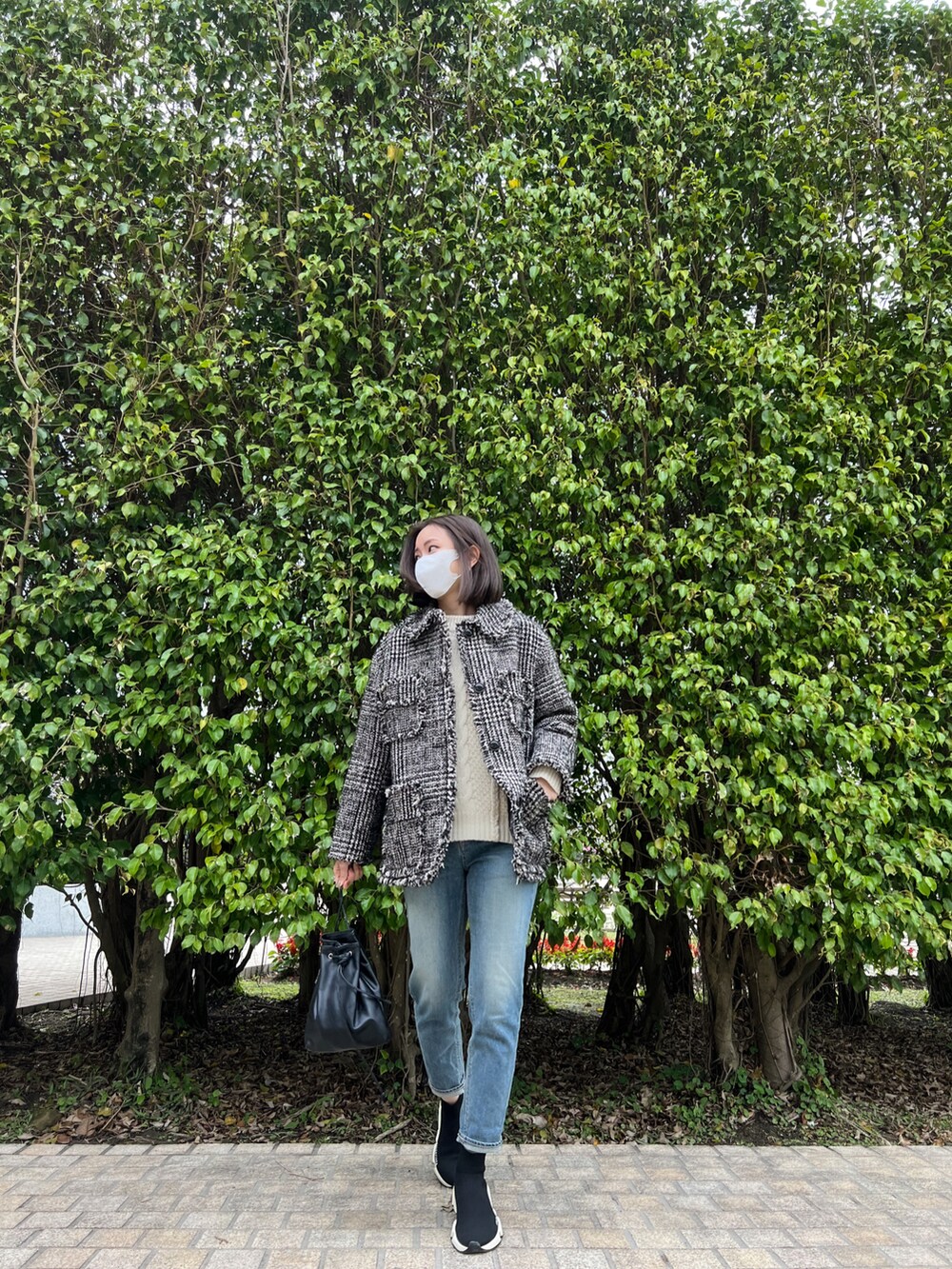 「CLANE、BALENCIAGA」｜「CLANEのアイテム（デニムパンツ、ブルー系）」を使った、Jasmine:)さん（レディース・158cm）の春コーディネートの4枚目の写真