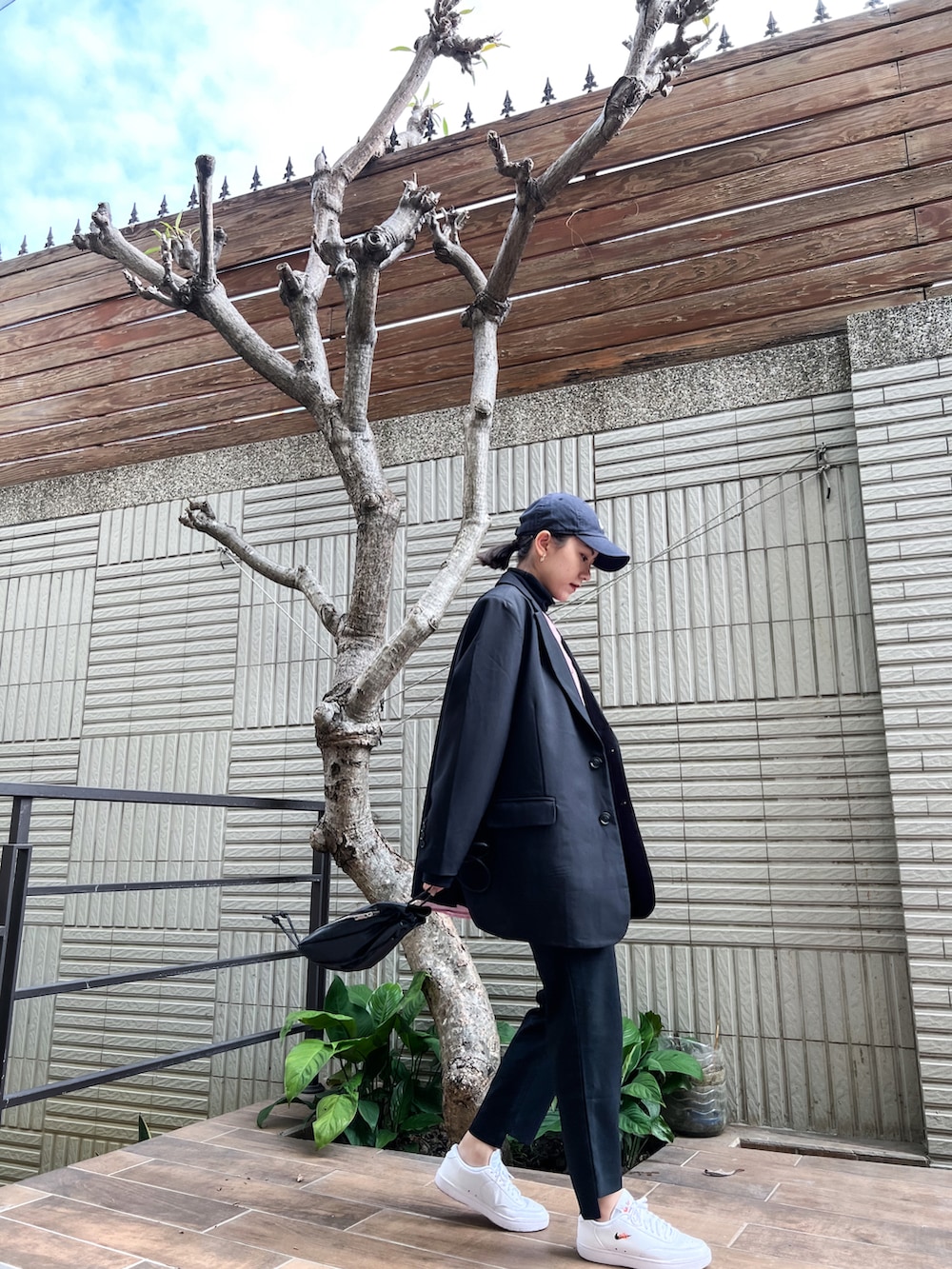 「studiodoe、create.me、CLANE、NIKE」｜「CLANEの【CLANE(クラネ)】スウィッチシアーシャツ　10108-3032（シャツ/ブラウス、ピンク系）」を使った、Jasmine:)さん（レディース・158cm）の春コーディネートの2枚目の写真