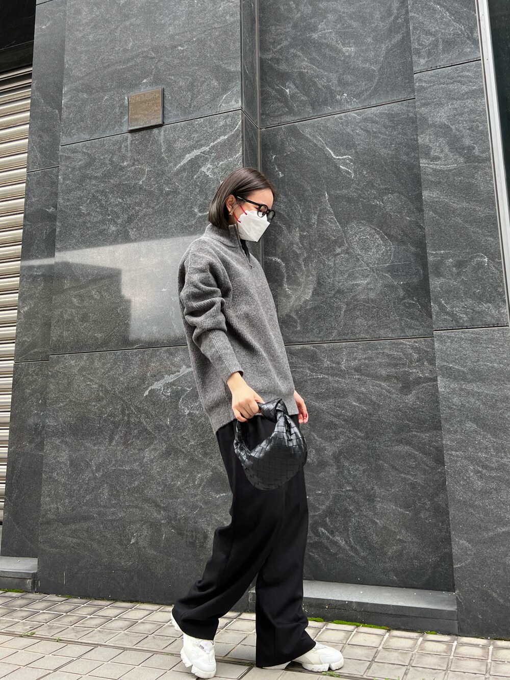 「UNIQLO、stylemixer、Dior、BOTTEGA VENETA」｜「UNIQLOのアイテム（ニット/セーター、グレー系）」を使った、Jasmine:)さん（レディース・158cm）の冬コーディネートの2枚目の写真