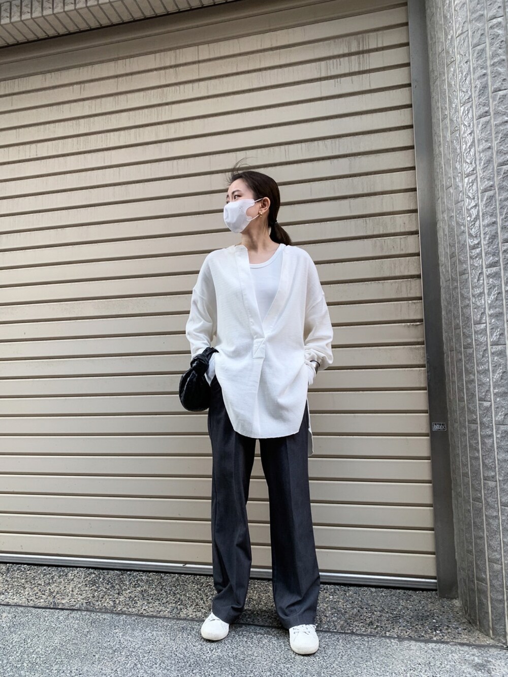 「etretokyo、mouggan、MUJI、BOTTEGA VENETA、soierie」｜「ETRE TOKYOのサーマルスキッパープルオーバー（Tシャツ/カットソー、ホワイト系）」を使った、Jasmine:)さん（レディース・158cm）の秋コーディネートの2枚目の写真