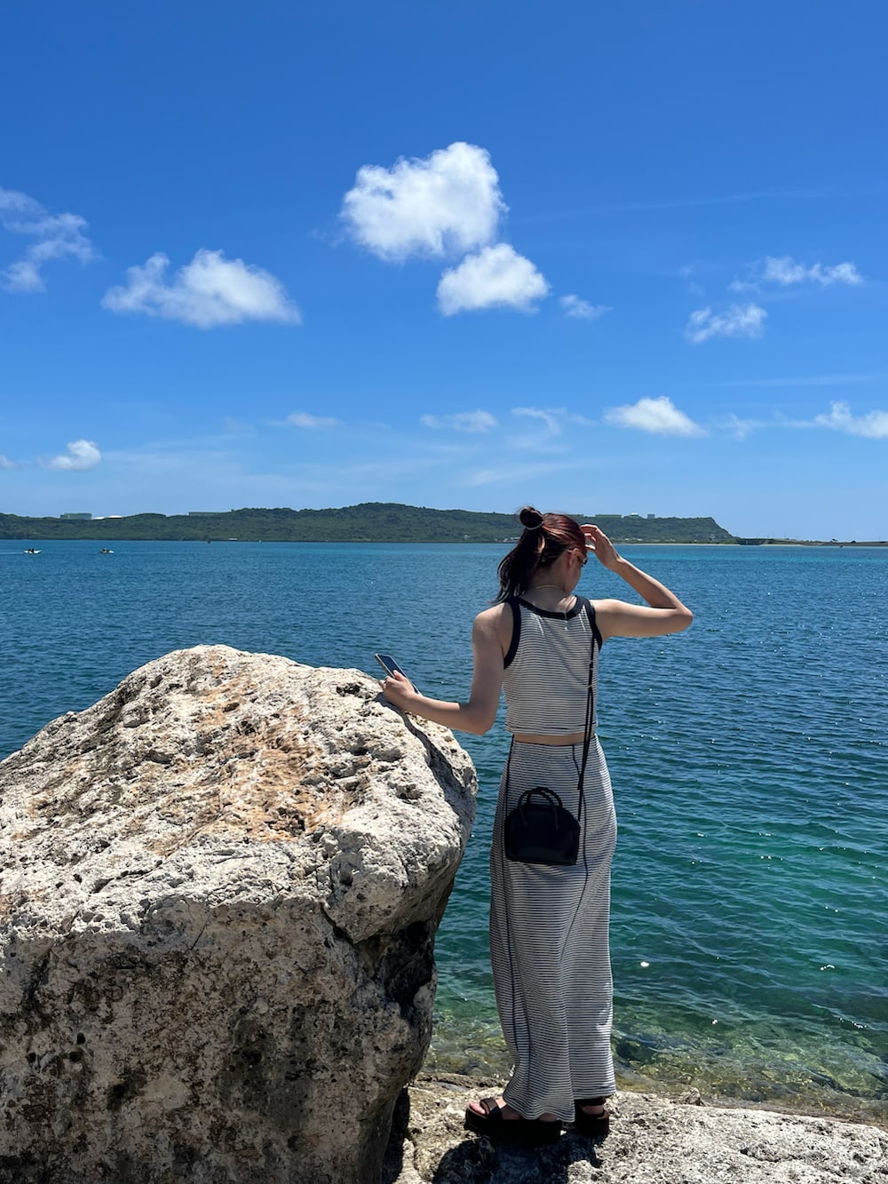 その他のオールインワン・サロペットを着用したレディースの夏コーディネートの2枚目の写真