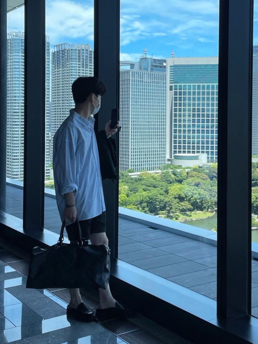 その他のシャツ/ブラウスを着用したメンズの夏コーディネートの2枚目の写真