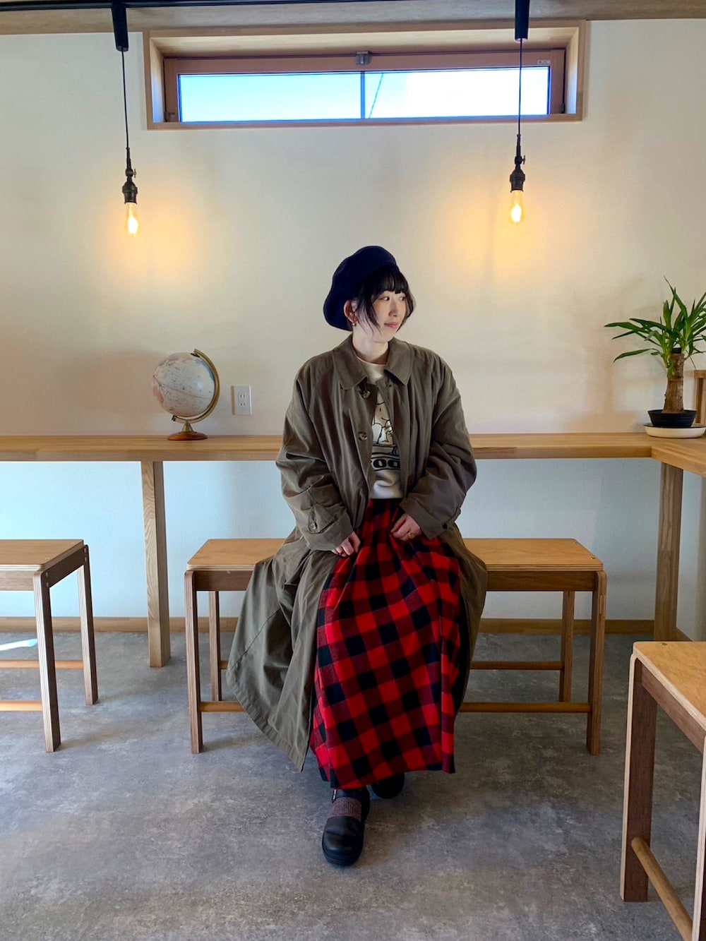 「冬ファッション、ゆるコーデ、旅行コーデ、スウェットスカート、ベレー帽大好き、休日コーデ、デブでもオシャレ」｜「UNIQLOのアイテム（ハンチング/ベレー帽、ブルー系）」を使った、natsuさん（レディース・161cm）の秋コーディネートの2枚目の写真