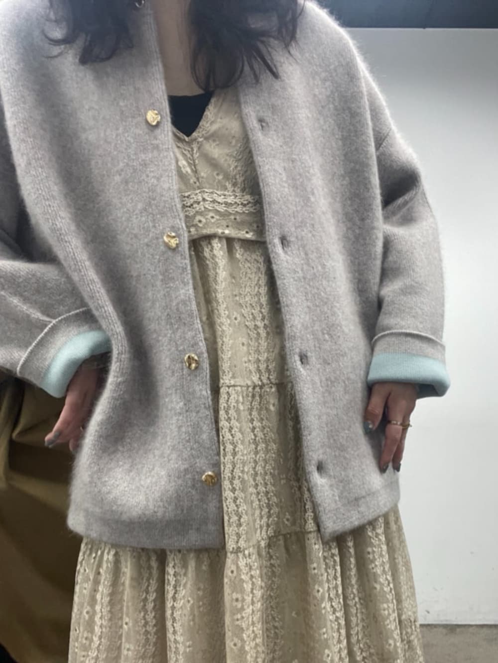 「レース、オケージョンスタイル、オケージョン、fox、ニットコート」｜「LARUTAの【LARUTA】レース切替ロングワンピース（ワンピース、ホワイト系）」を使った、おそのさん（レディース・167cm）の夏コーディネートの3枚目の写真