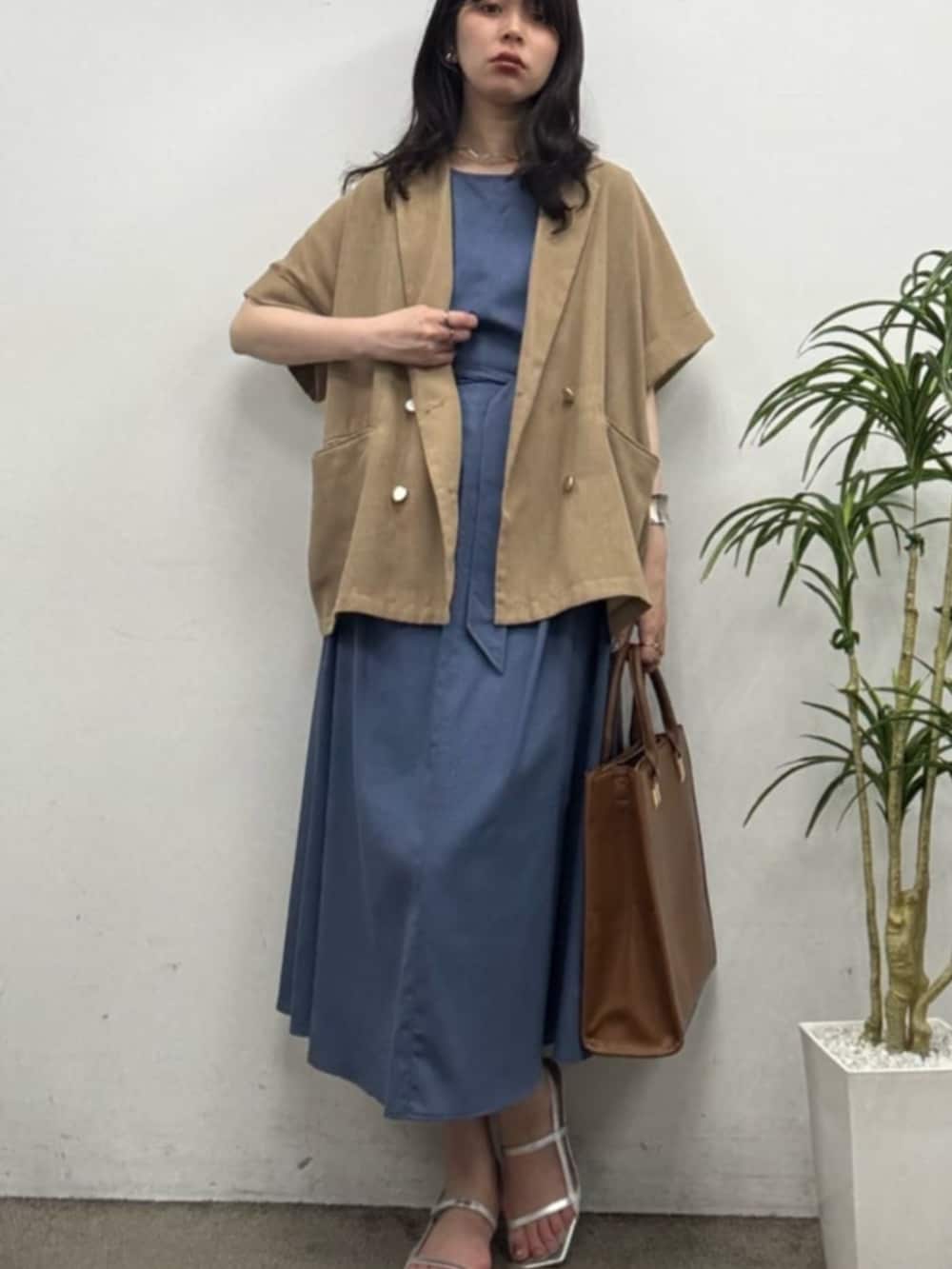 「natural coutureの観劇BAGⅢ（ショルダーバッグ、イエロー系）」を使った、おそのさん（レディース・167cm）の夏コーディネートの5枚目の写真