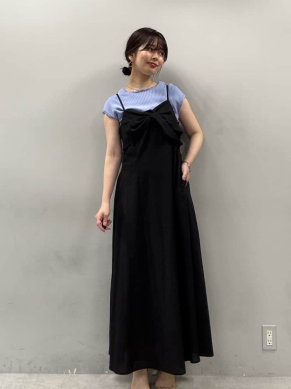 「きれいめカジュアル、キレイめ、きれいめ、キレイめカジュアル、きれいめコーディネート、高身長、高身長女子、高身長コーデ、30代コーデ、30代、30代ファッション、ブラックコーデ、ニット」｜「natural coutureのosonoリネン混ねじりキャミワンピース（ワンピース、ブラック系）」を使った、おそのさん（レディース・167cm）の夏コーディネートの4枚目の写真