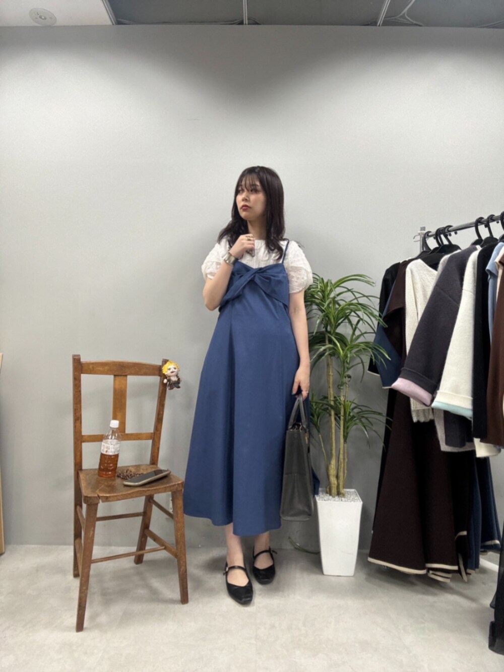 「natural coutureのosonoリネン混ねじりキャミワンピース（ワンピース、ブルー系）」を使った、おそのさん（レディース・167cm）の夏コーディネートの3枚目の写真