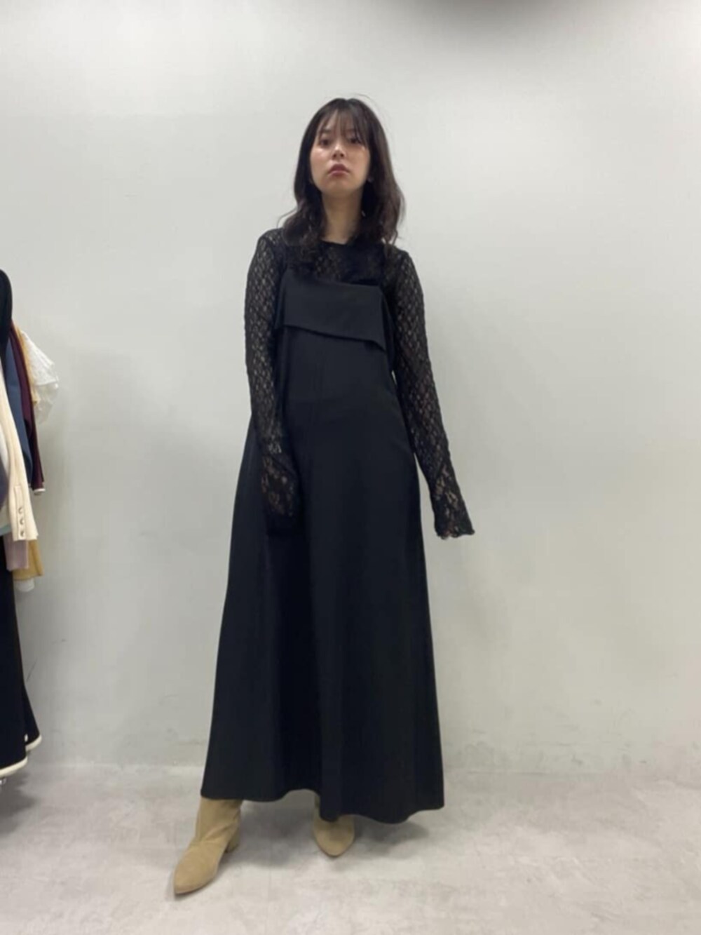 「LARUTAの【LARUTA】MIXレース切替プルオーバー（Tシャツ/カットソー、ブラック系）」を使った、おそのさん（レディース・167cm）の夏コーディネートの2枚目の写真