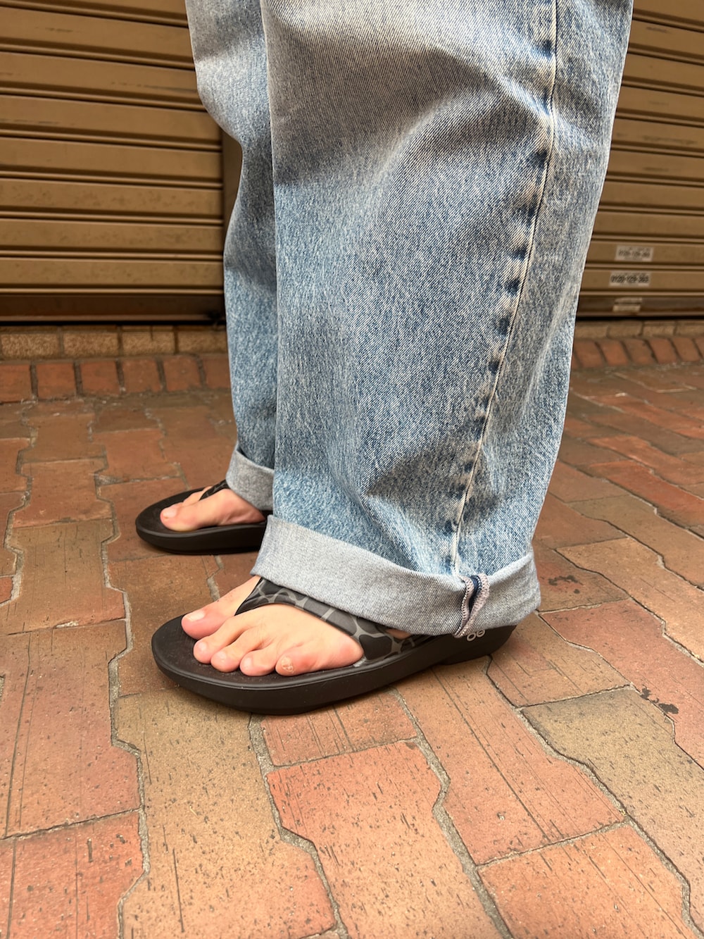 「ブラウン、デニムパンツ、Maison Margiela、秋もいける」｜「Children of the discordanceのDickiesxChildren of the discordance/Dickies Jacket（その他アウター、ブラウン系）」を使った、胸毛王子さん（メンズ・182cm）の秋コーディネートの3枚目の写真