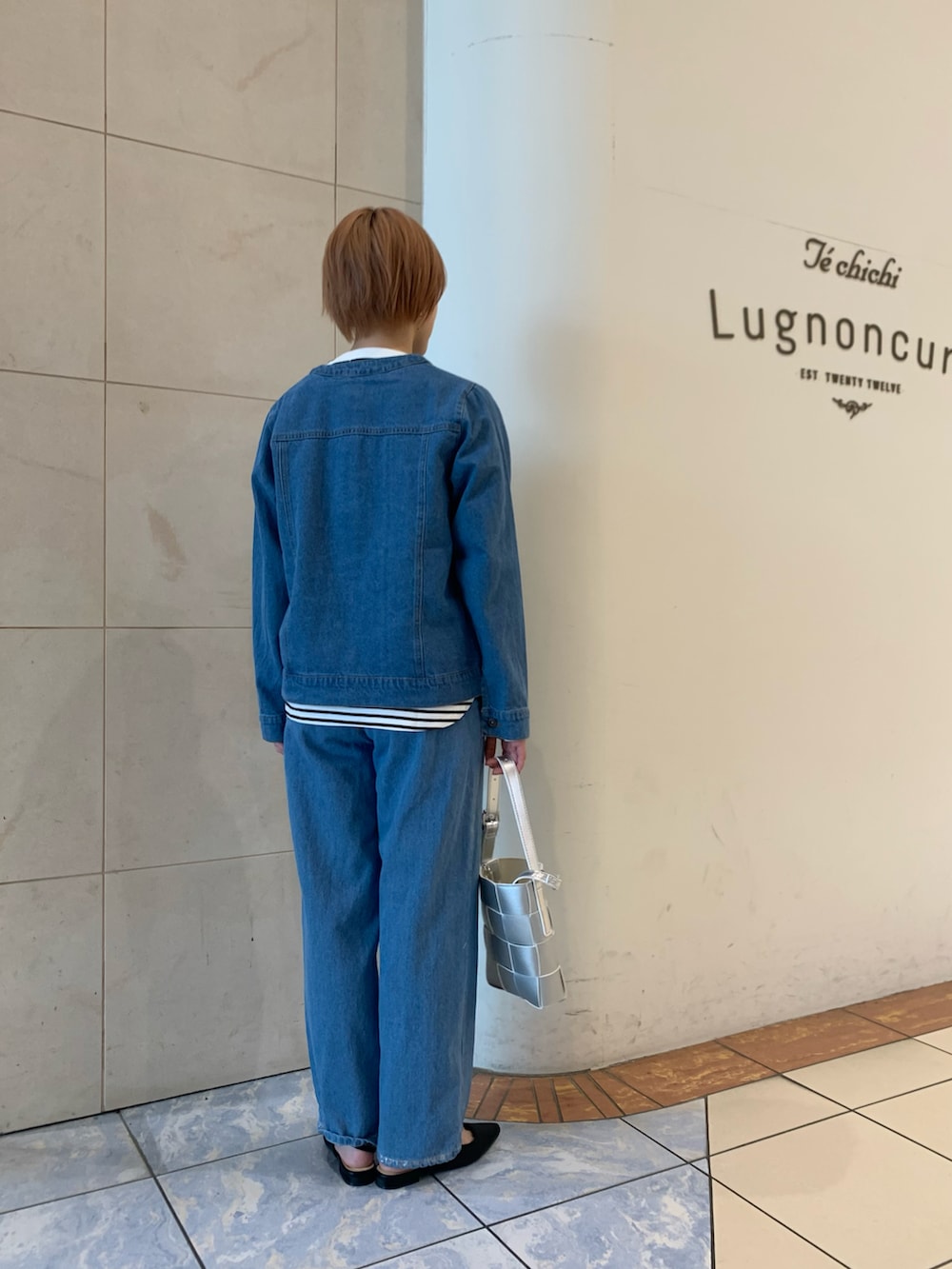 「秋っぽコーデ更新中、秋コーデ、秋服準備はじめました、秋服、ルノンキュール、デニム、セットアップ風、休日スタイル、秋先取りコーデ、お出かけコーデ」｜「Lugnoncureのノーカラーデニムジャケット（ノーカラージャケット、ブルー系）」を使った、カスミさん（レディース・157cm）の秋コーディネートの3枚目の写真