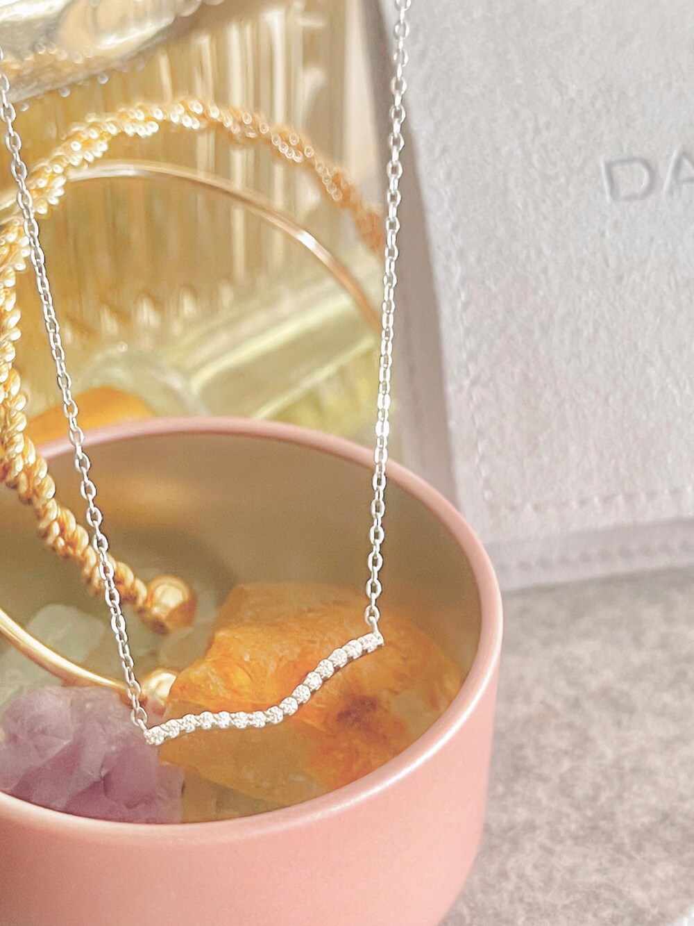 「クリスマスコーデ、ネックレス、ダイヤモンド、ジュエリー、クリスマスプレゼント」｜「daybeauのアイテム（ネックレス、ホワイト系）」を使った、shoko yanoさん（レディース・162cm）の冬コーディネートの2枚目の写真