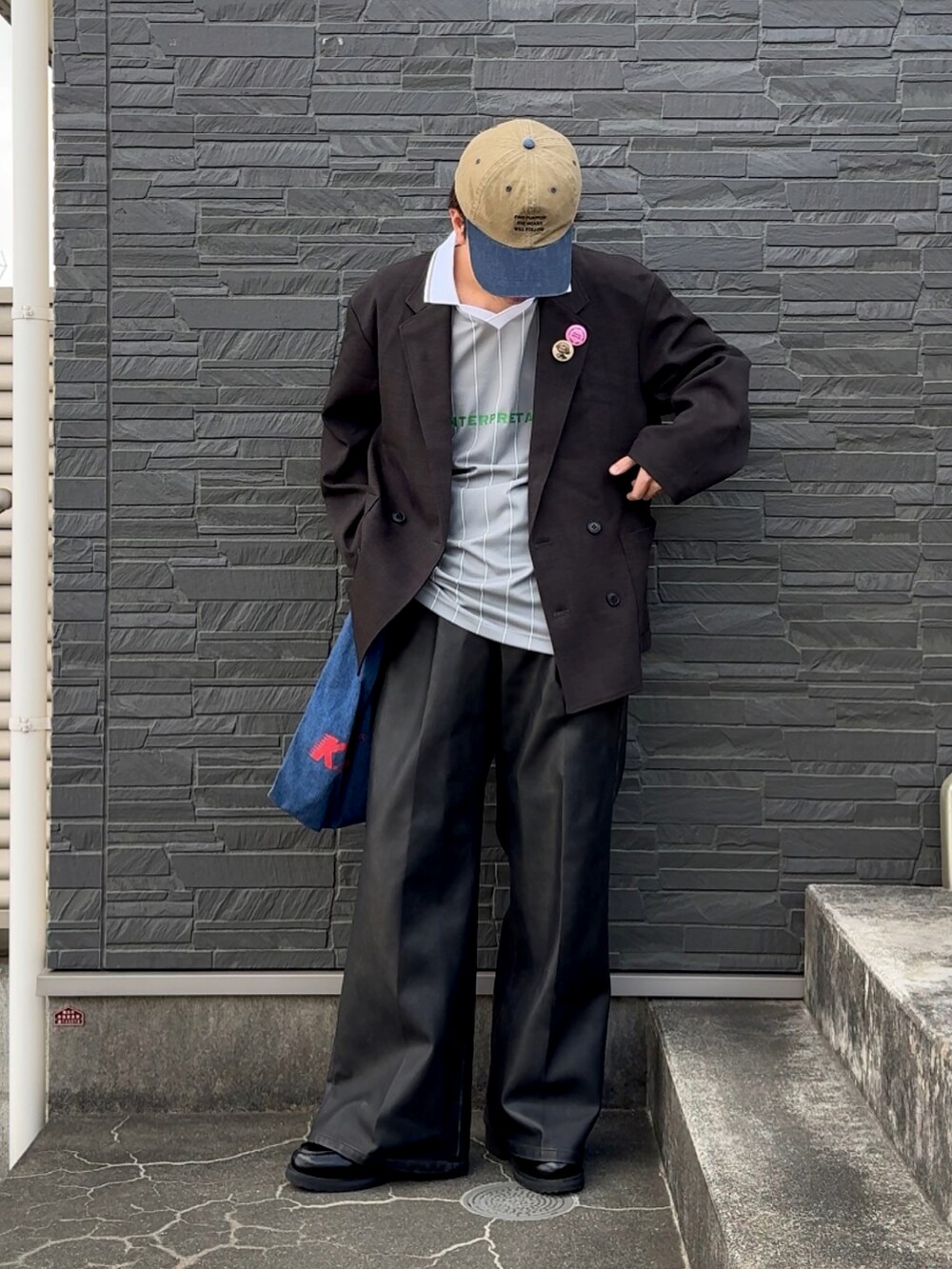 「今日のコーデ、プチプラ、春色、低身長コーデ、低身長男子、WEARyouthコーデ、soerte、ジャケットコーデ、ジャケットスタイル、スポーツミックス、シティーボーイ、レザーパンツ、キャップコーデ」｜「JOURNAL STANDARDのアイテム（ジャケット/アウター、ブラック系）」を使った、みっち~さん（メンズ・165cm）の春コーディネートの2枚目の写真