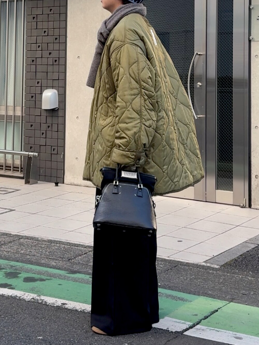 「真冬のあったかスタイル、メンズファッション、シンプルコーデ、ラフコーデ、低身長男子、低身長コーデ、umbro、フリークスストア、インナーダウン、マルジェラ、メゾンマルジェラ、お洒落さんとつながりたい、冬アウター、adidas originals、お出かけコーデ」｜「adidasのアイテム（スニーカー、ブラウン系）」を使った、みっち~さん（メンズ・165cm）の冬コーディネートの2枚目の写真