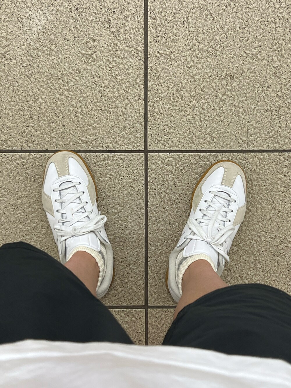 「WEARyouthコーデ、秋服準備はじめました、メガネ男子、低身長コーデ、低身長男子、チェックシャツ、チェック、秋コーデ、秋服、秋服コーデ、adidas originals、adidas、羽織り、服好きな人と繋がりたい」｜「adidasのアイテム（スニーカー、ホワイト系）」を使った、みっち~さん（メンズ・165cm）の夏コーディネートの2枚目の写真