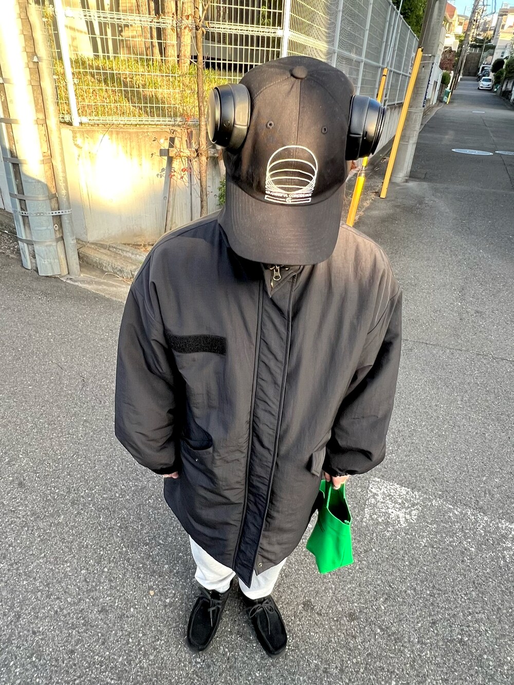 「ファッションを楽しもう、WEARyouthコーデ、キャップ、スウェットパンツ、クラークス、ワラビー、冬コーデ、メンズファッション、低身長コーデ、低身長男子、差し色、モノトーン」｜「Clarksの【CLARKS / クラークス】 WALABEE GTX ゴアテックス（スニーカー、ブラック系）」を使った、みっち~さん（メンズ・165cm）の秋コーディネートの3枚目の写真