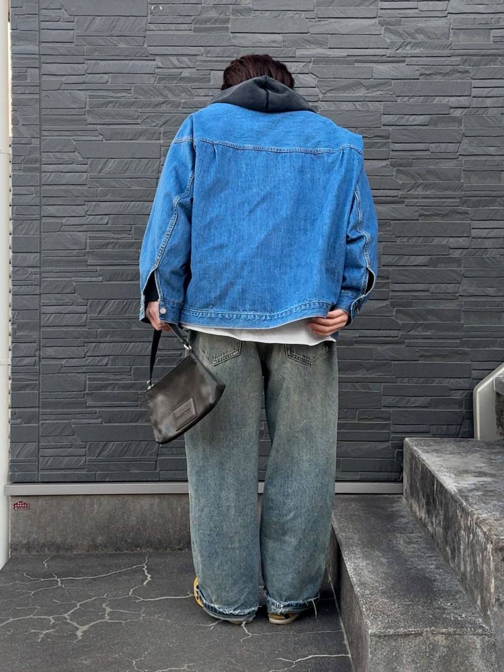 「レイヤードスタイル、今日のコーデ、デニムパンツ、低身長コーデ、低身長男子、オニツカタイガー、メキシコ66、WYM、WYM LIDNM、プチプラコーデ、はるコーデ、ダブルジップ、パーカーコーデ」｜「Onitsuka TigerのMEXICO 66 DELUXE / メキシコ 66 デラックス（スニーカー、イエロー系）」を使った、みっち~さん（メンズ・165cm）の冬コーディネートの2枚目の写真