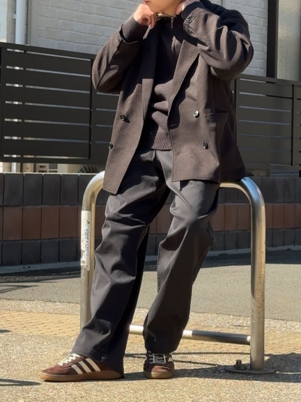「古着MIX、春コーデ、ドライバーズニット、低身長コーデ、低身長男子、ジャケットスタイル、ジャケット、ジャケットコーデ、スラックス、adidas originals、春服、ZOZOTOWN、Adoonplain」｜「jiggys shopのストレッチ ワイドシルエット イージーチノパンツ（チノパンツ、グリーン系）」を使った、みっち~さん（メンズ・165cm）の春コーディネートの2枚目の写真